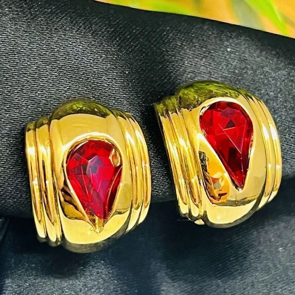 Vintage Rubby Red Rhinestone Gold Glam Lux Clip Earrings Runway Diva Fancy 1182